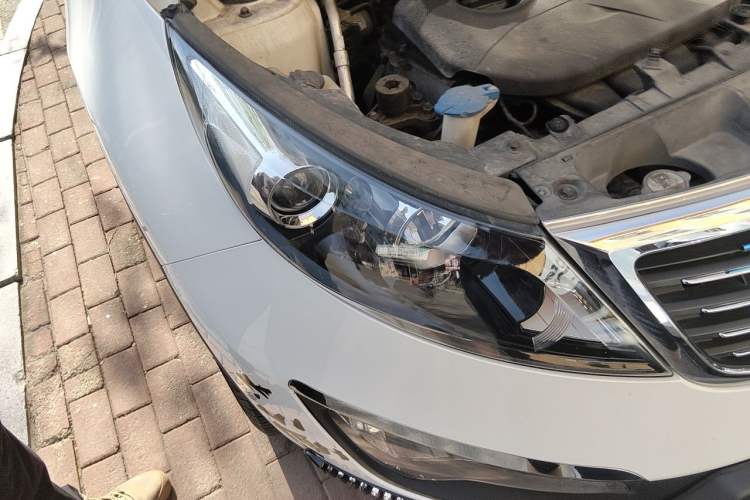 Used Kia Sportage R 2011 2.0L Automatic Two-Wheel Drive GL Right Front Headlight