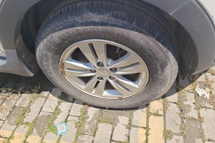 Used Kia Sportage R 2011 2.0L Automatic Two-Wheel Drive GL Right Front Wheel Hub