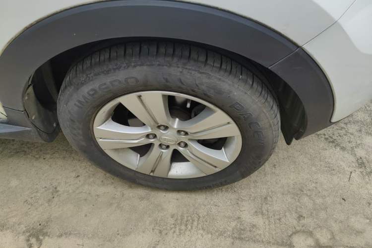 Used Kia Sportage R 2011 2.0L Manual Two-Wheel-Drive GLS Right Front Wheel Hub