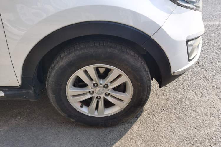 Used Kia Sportage R 2011 2.0L Automatic Two-Wheel Drive GL Right Front Wheel Hub
