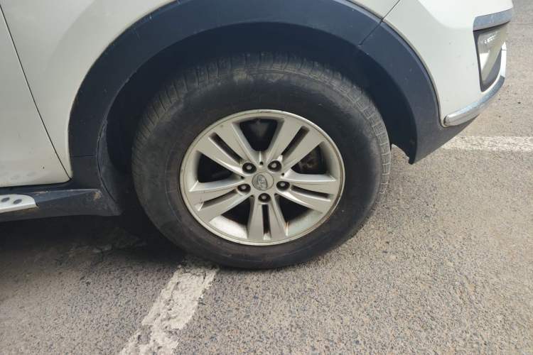 Used Kia Sportage R 2011 2.0L Automatic Two-Wheel Drive GL Right Front Wheel Hub