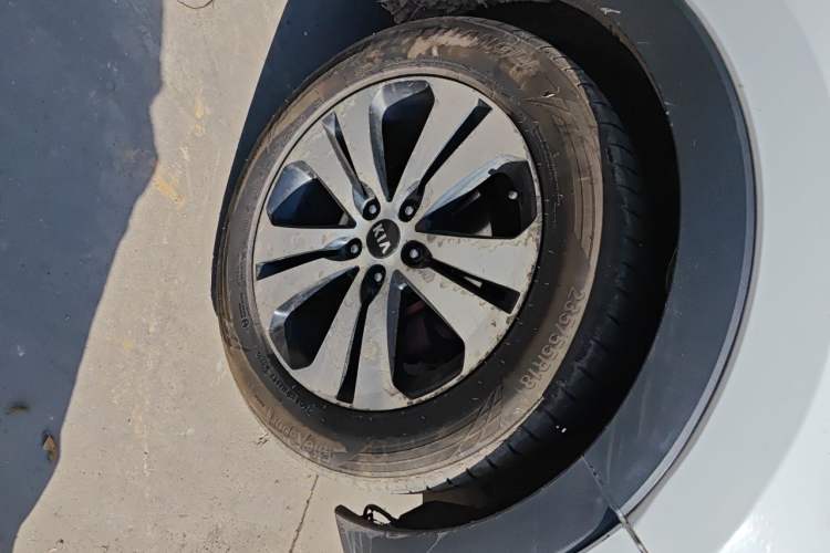 Used Kia Sportage R 2011 2.0L Automatic Two-Wheel Drive Premium Edition Right Front Wheel Hub