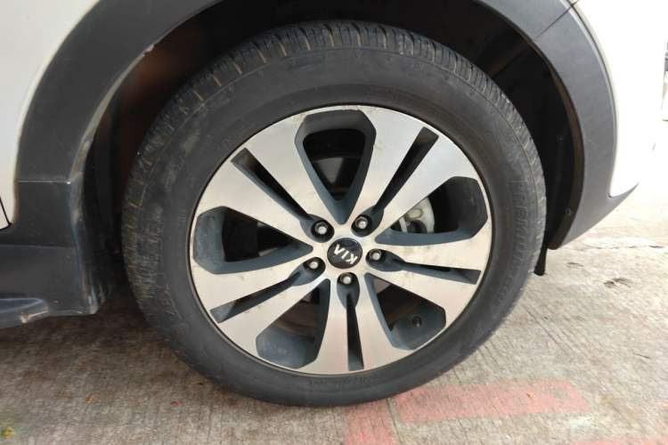 Used Kia Sportage R 2011 2.0L Automatic Two-Wheel Drive Premium Edition Right Front Wheel Hub
