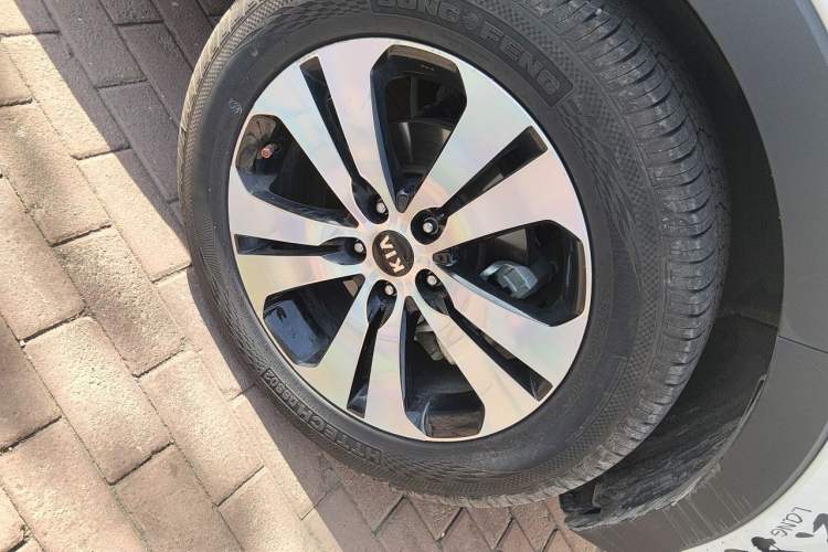 Used Kia Sportage R 2011 2.0L Automatic Two-Wheel Drive GL Right Front Wheel Hub