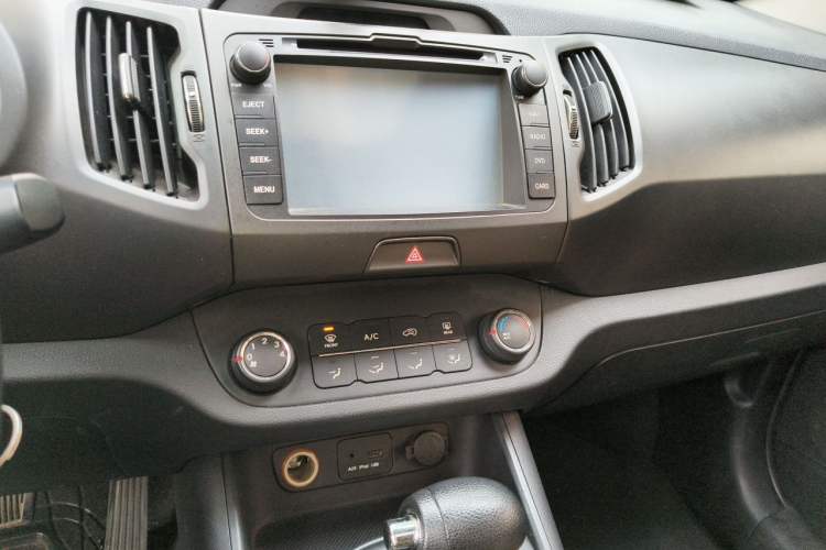 Used Kia Sportage R 2011 2.0L Automatic Two-Wheel Drive GL Audio And AC Panel