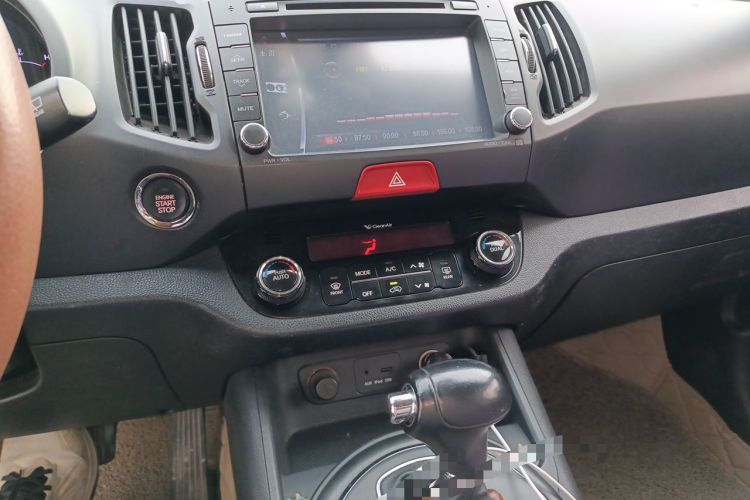 Used Kia Sportage R 2011 2.0L Automatic Two-Wheel Drive GLS Audio And AC Panel