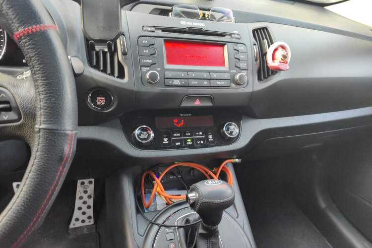Used Kia Sportage R 2011 2.0L Automatic Two-Wheel Drive GLS Audio And AC Panel