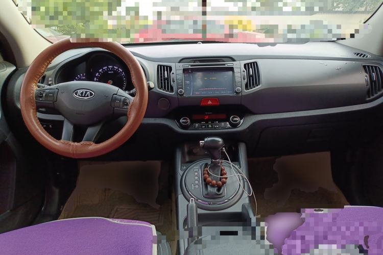 Used Kia Sportage R 2011 2.0L Automatic Two-Wheel Drive GLS Center Console