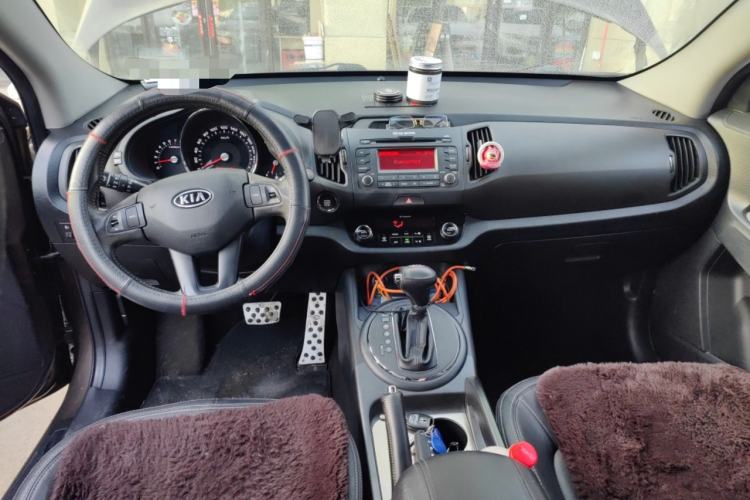 Used Kia Sportage R 2011 2.0L Automatic Two-Wheel Drive GLS Center Console