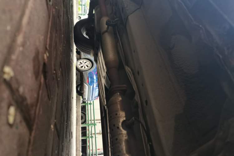 Used Kia Sportage R 2011 2.0L Automatic Two-Wheel Drive Premium Edition Chassis Front Right