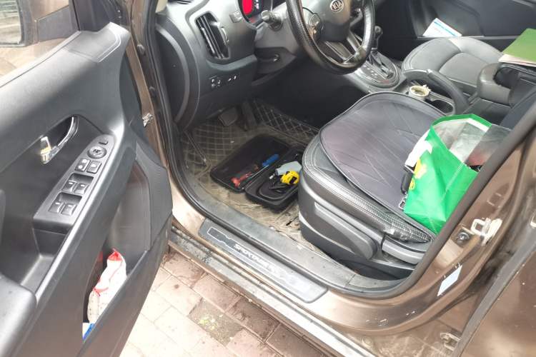 Used Kia Sportage R 2011 2.0L Automatic Two-Wheel Drive Premium Edition Driver Seat