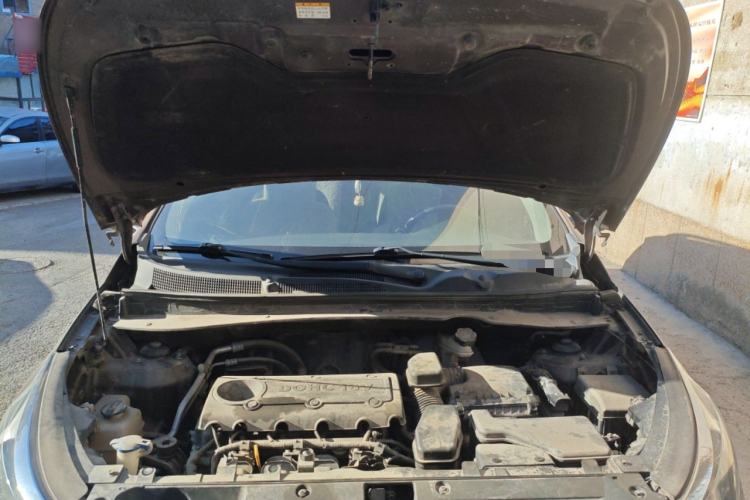 Used Kia Sportage R 2011 2.0L Automatic Two-Wheel Drive Premium Edition Engine Bay