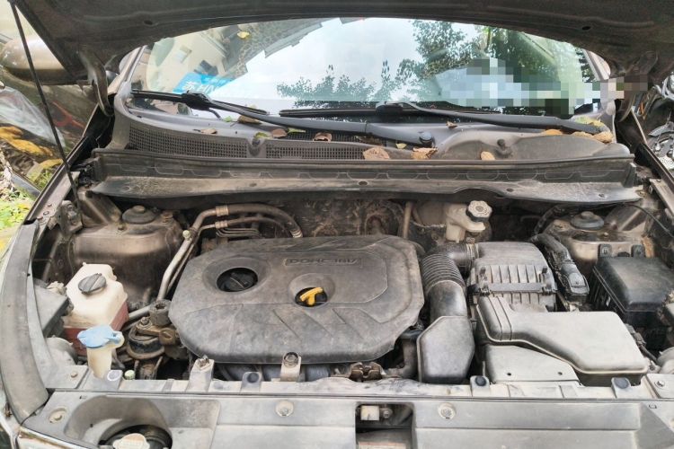 Used Kia Sportage R 2011 2.0L Automatic Two-Wheel Drive GL Engine Bay