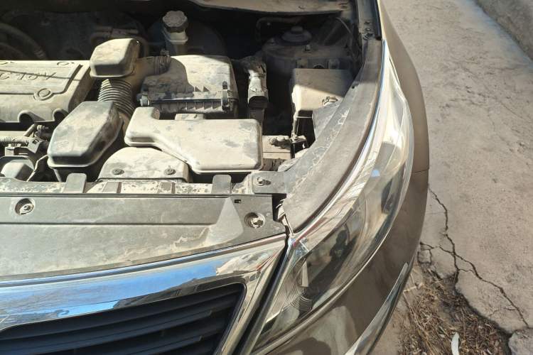 Used Kia Sportage R 2011 2.0L Automatic Two-Wheel Drive Premium Edition Engine Bay Left