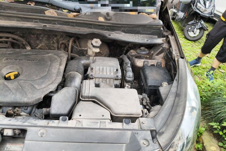Used Kia Sportage R 2011 2.0L Automatic Two-Wheel Drive GL Engine Bay Left