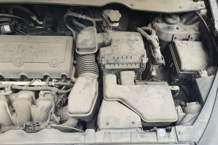 Used Kia Sportage R 2011 2.0L Automatic Two-Wheel Drive Premium Edition Engine Bay Left