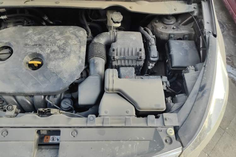 Used Kia Sportage R 2011 2.0L Automatic Two-Wheel Drive GLS Engine Bay Left
