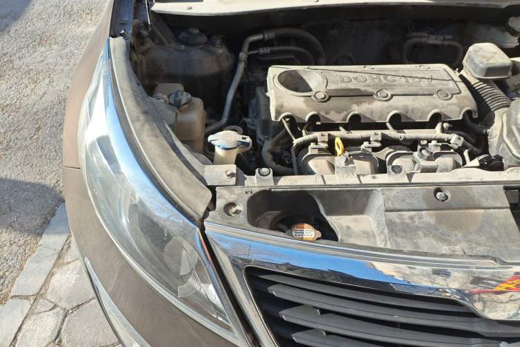 Used Kia Sportage R 2011 2.0L Automatic Two-Wheel Drive Premium Edition Engine Bay Right
