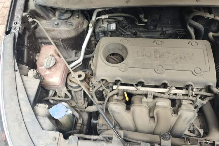 Used Kia Sportage R 2011 2.0L Automatic Two-Wheel Drive Premium Edition Engine Bay Right