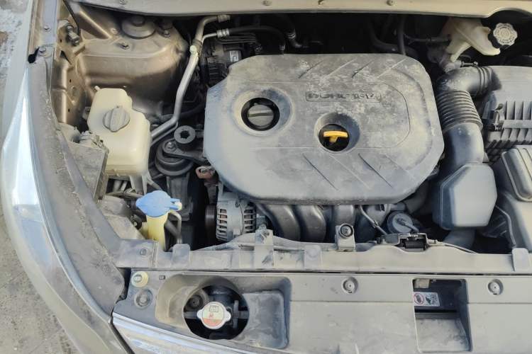Used Kia Sportage R 2011 2.0L Automatic Two-Wheel Drive GLS Engine Bay Right