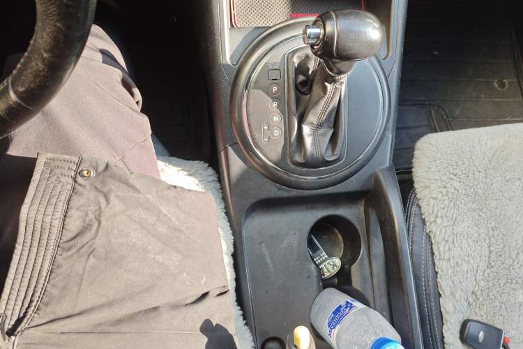 Used Kia Sportage R 2011 2.0L Automatic Two-Wheel Drive Premium Edition Gear Lever
