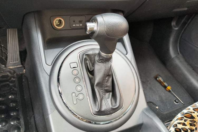 Used Kia Sportage R 2011 2.0L Automatic Two-Wheel Drive GL Gear Lever
