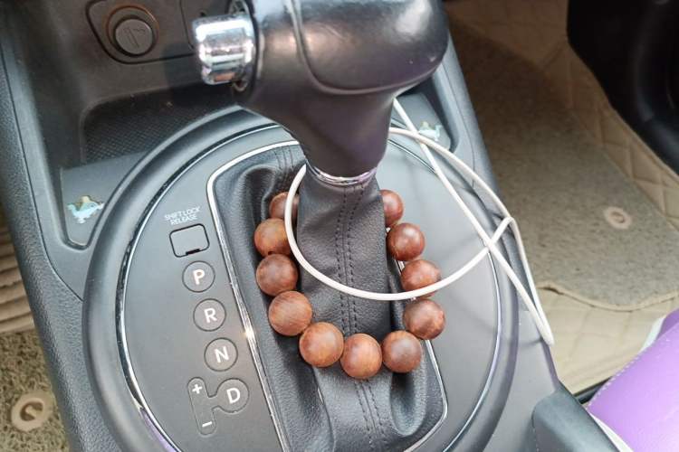 Used Kia Sportage R 2011 2.0L Automatic Two-Wheel Drive GLS Gear Lever