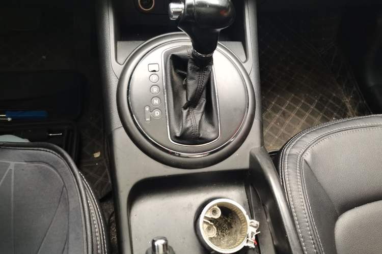 Used Kia Sportage R 2011 2.0L Automatic Two-Wheel Drive Premium Edition Gear Lever