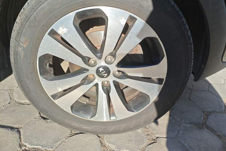 Used Kia Sportage R 2011 2.0L Automatic Two-Wheel Drive Premium Edition Right Front Wheel Hub