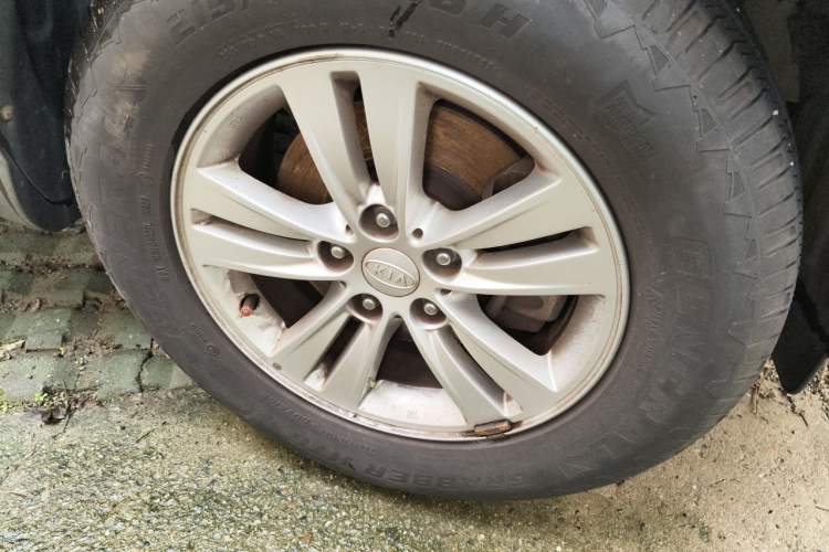 Used Kia Sportage R 2011 2.0L Automatic Two-Wheel Drive GL Right Front Wheel Hub
