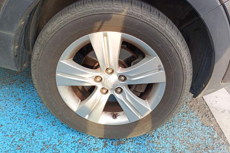 Used Kia Sportage R 2011 2.0L Automatic Two-Wheel Drive GLS Right Front Wheel Hub