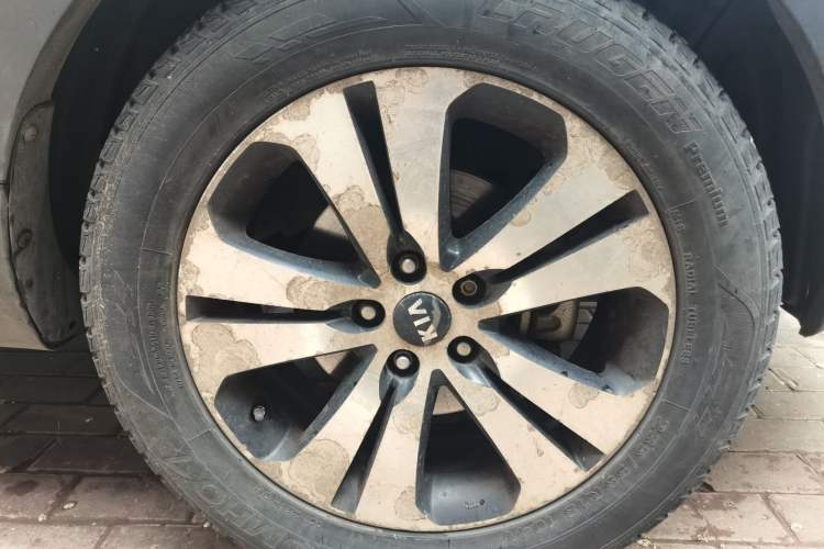 Used Kia Sportage R 2011 2.0L Automatic Two-Wheel Drive Premium Edition Right Front Wheel Hub