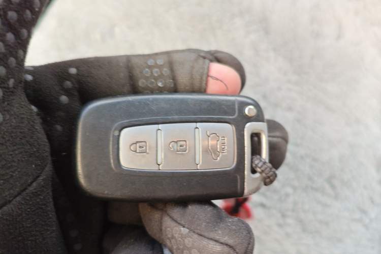 Used Kia Sportage R 2011 2.0L Automatic Two-Wheel Drive Premium Edition Vehicle Key