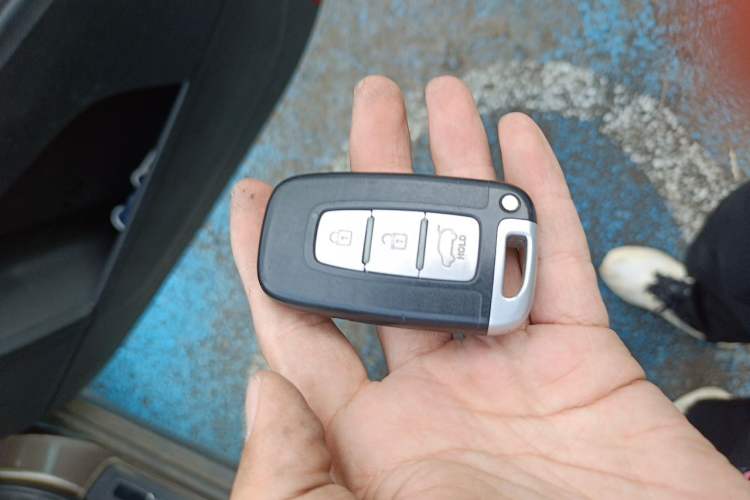 Used Kia Sportage R 2011 2.0L Automatic Two-Wheel Drive GLS Vehicle Key