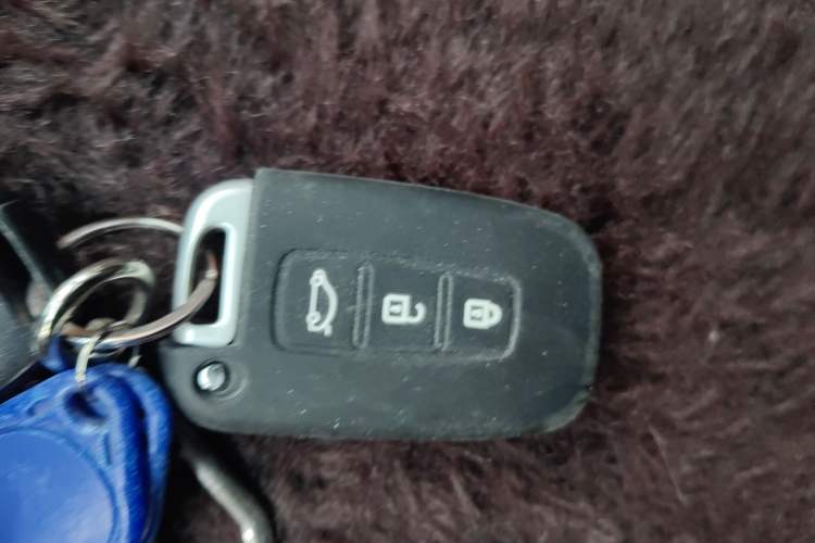 Used Kia Sportage R 2011 2.0L Automatic Two-Wheel Drive GLS Vehicle Key