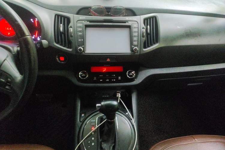 Used Kia Sportage R 2012 2.4L Automatic 4x4 Premium Edition Audio And AC Panel