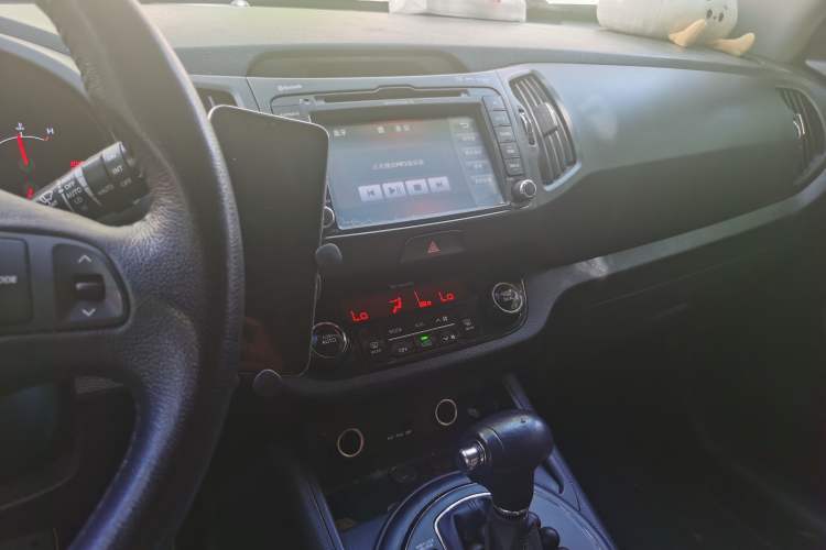 Used Kia Sportage R 2012 2.0L Automatic Two-Wheel Drive GLS Audio And AC Panel