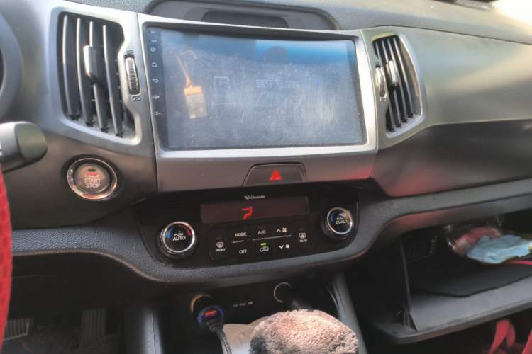 Used Kia Sportage R 2012 2.0L Automatic Two-Wheel Drive GLS Audio And AC Panel