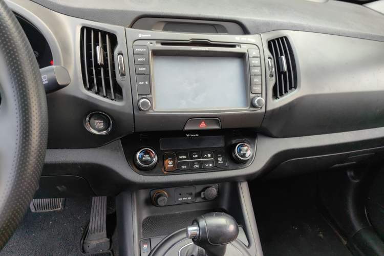 Used Kia Sportage R 2012 2.4L Automatic 4x4 GLS Audio And AC Panel