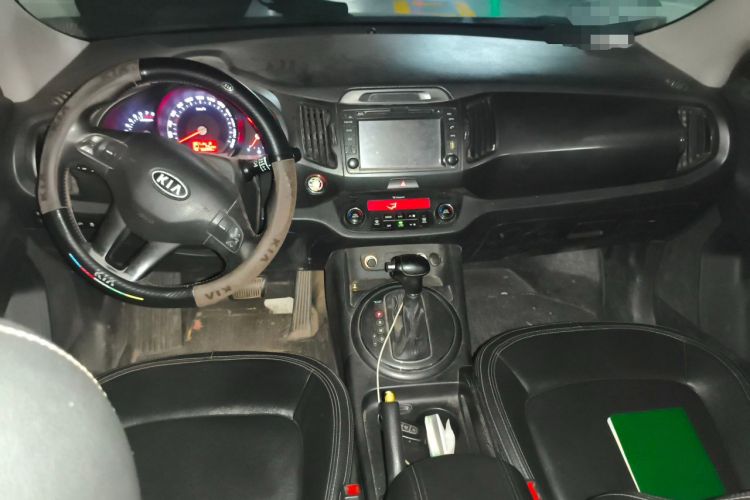 Used Kia Sportage R 2012 2.0L Automatic Two-Wheel Drive GLS Center Console