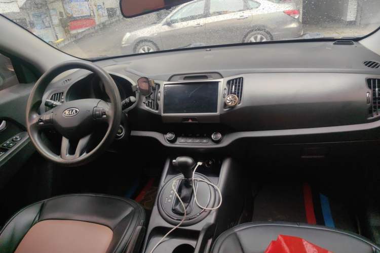 Used Kia Sportage R 2012 2.0L Automatic Two-Wheel Drive GL Trim Center Console