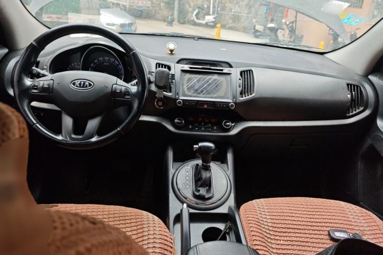 Used Kia Sportage R 2012 2.0L Automatic Two-Wheel Drive GLS Center Console