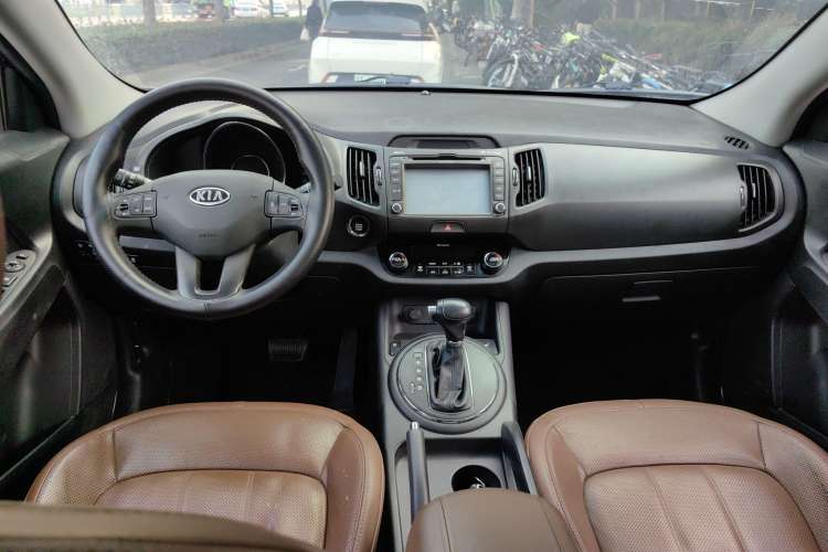 Used Kia Sportage R 2012 2.4L Automatic 4x4 GLS Center Console