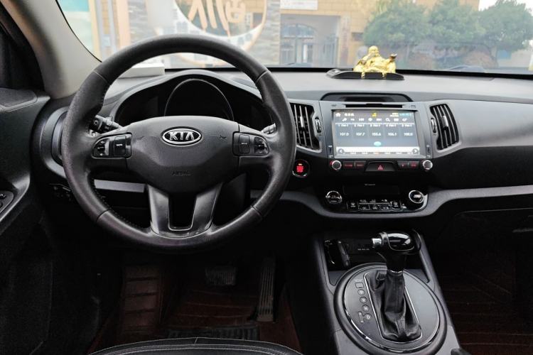 Used Kia Sportage R 2012 2.0L Automatic Two-Wheel Drive GLS Center Console