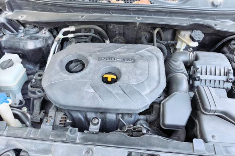 Used Kia Sportage R 2012 2.0L Automatic Two-Wheel Drive GLS Engine Bay