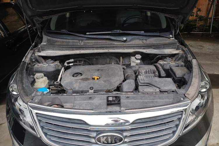 Used Kia Sportage R 2012 2.0L Automatic Two-Wheel Drive GLS Engine Bay