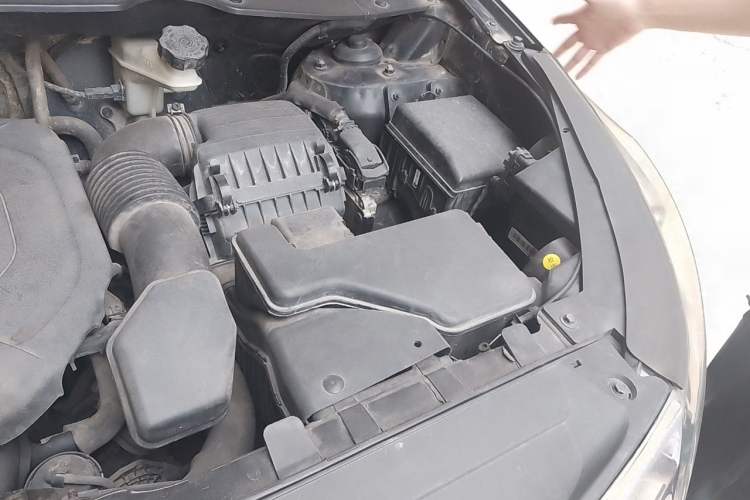 Used Kia Sportage R 2012 2.0L Automatic Two-Wheel Drive NAVI Engine Bay Left