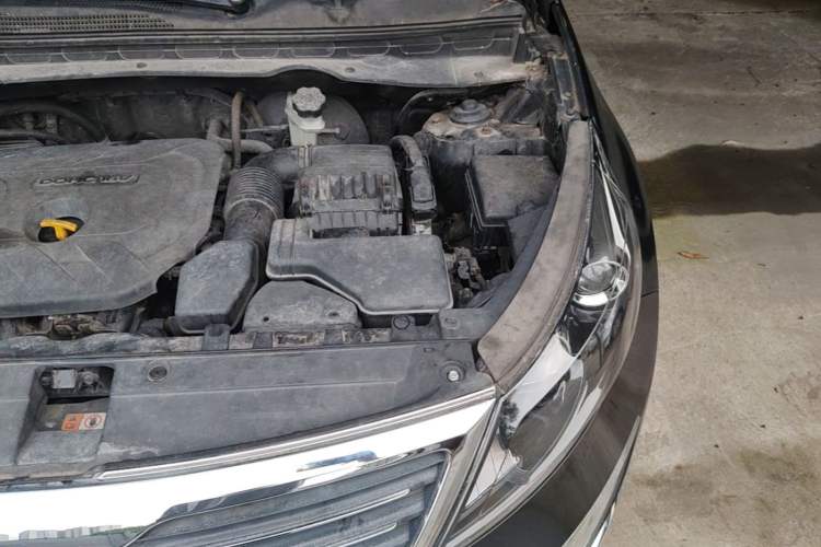 Used Kia Sportage R 2012 2.0L Automatic Two-Wheel Drive GLS Engine Bay Left