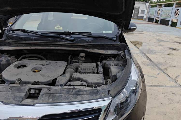 Used Kia Sportage R 2012 2.0L Automatic Two-Wheel Drive GLS Engine Bay Left