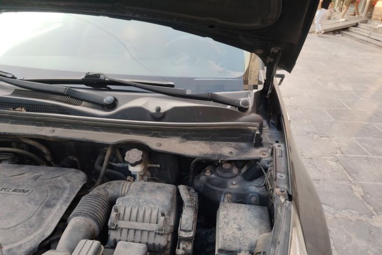 Used Kia Sportage R 2012 2.0L Automatic Two-Wheel Drive GL Trim Engine Bay Left